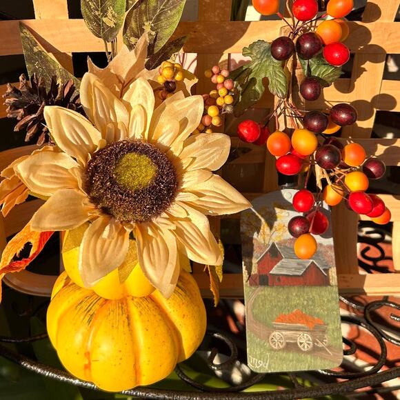 Hand Painted Autumn Trowel with Berries and Pumpkin Decor - Picture 1 of 9